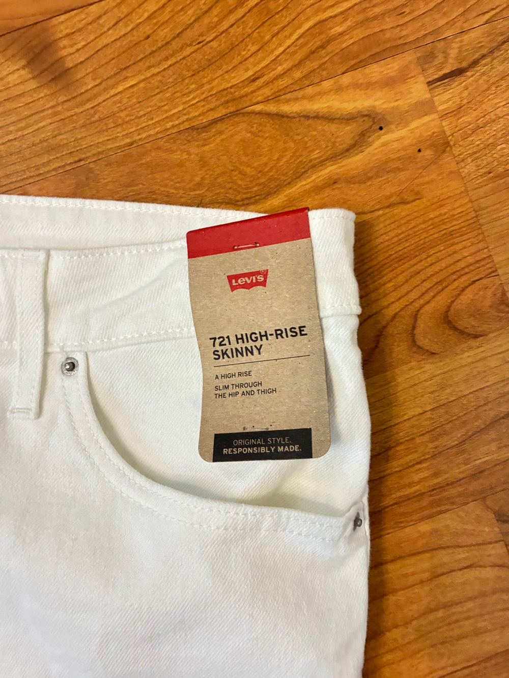 Levi’s 721 High Rise Skinny White Jeans Women’s Size 34 NWT Stretch Denim - Picture 5 of 5